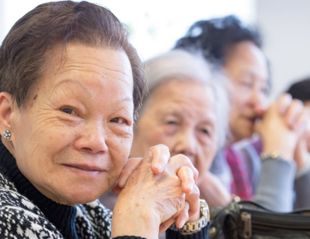 Gezellige bijeenkomst met oudere vrouwen van Chinese afkomst